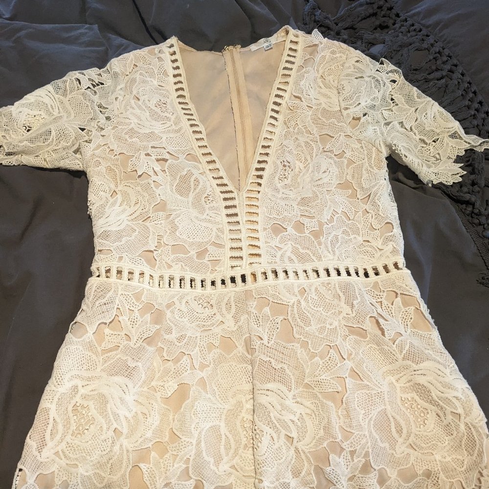 Romper, off white crème color NOT white.